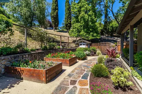Exterior - 3336 Oak Ct, Lafayette, CA 94549 photo 4 of 32