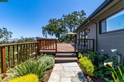 Exterior - 3336 Oak Ct, Lafayette, CA 94549 photo 10 of 32