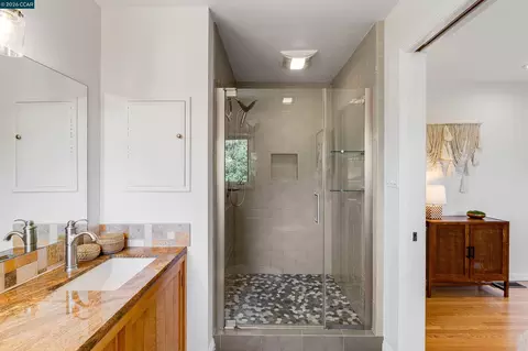 Bath - 3336 Oak Ct, Lafayette, CA 94549 photo 3 of 5