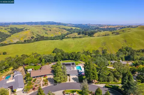 1933 Joseph Dr, Moraga, CA 94556