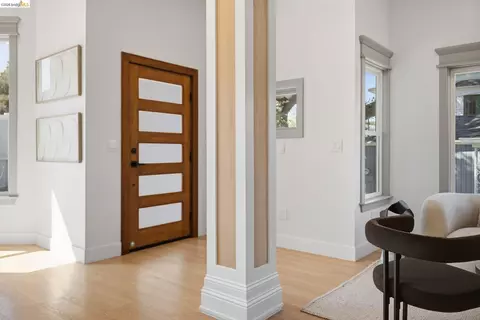 Entry Way - 1712 Schiller St, Alameda, CA 94501 photo 1 of 3