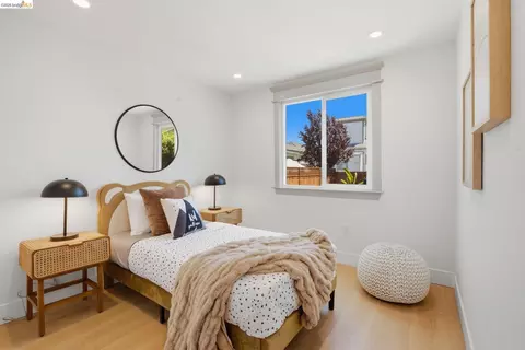 Bedroom - 1712 Schiller St, Alameda, CA 94501 photo 1 of 7