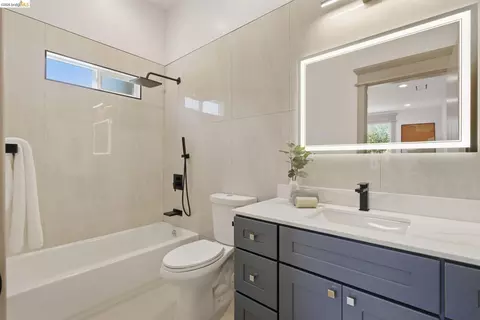 Bath - 1712 Schiller St, Alameda, CA 94501 photo 1 of 8
