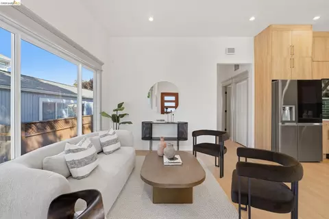 Living - 1712 Schiller St, Alameda, CA 94501 photo 2 of 3