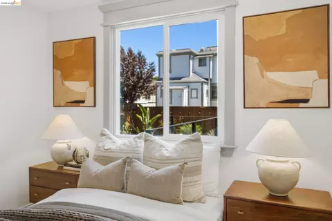 Bedroom - 1712 Schiller St, Alameda, CA 94501 photo 5 of 7