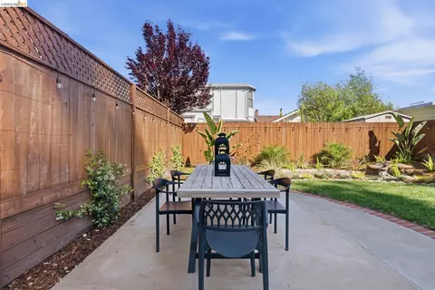 Exterior - 1712 Schiller St, Alameda, CA 94501 photo 8 of 20