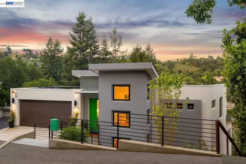 6874 Buckingham Blvd, Berkeley, CA 94705