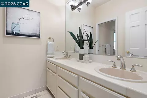 Bath - 306 Maverick Ct, Lafayette, CA 94549 photo 3 of 6