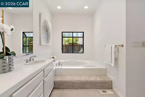 Bath - 306 Maverick Ct, Lafayette, CA 94549 photo 2 of 6
