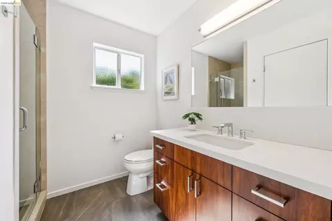 Bath - 1113 Hillview Rd, Berkeley, CA 94708 photo 1 of 4
