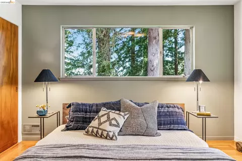 Bedroom - 1113 Hillview Rd, Berkeley, CA 94708 photo 2 of 6