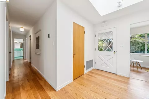 Entry Way - 1113 Hillview Rd, Berkeley, CA 94708 photo 2 of 4