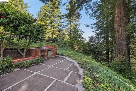 Exterior - 1113 Hillview Rd, Berkeley, CA 94708 photo 7 of 9