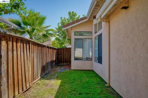 Exterior - 1930 Tahoe Cir, Tracy, CA 95376 photo 8 of 10
