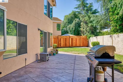 Exterior - 1930 Tahoe Cir, Tracy, CA 95376 photo 6 of 10