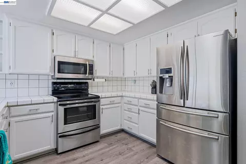 Kitchen - 1930 Tahoe Cir, Tracy, CA 95376 photo 3 of 3