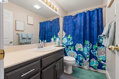 Bath - 1930 Tahoe Cir, Tracy, CA 95376 photo 1 of 3