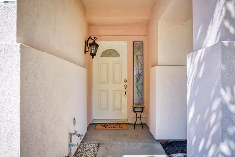 Entry Way - 1930 Tahoe Cir, Tracy, CA 95376 photo 1 of 6