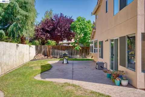Exterior - 1930 Tahoe Cir, Tracy, CA 95376 photo 4 of 10