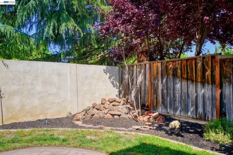 Exterior - 1930 Tahoe Cir, Tracy, CA 95376 photo 7 of 10