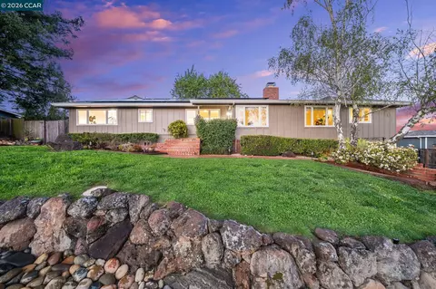 102 Hillcrest Dr, Orinda, CA 94563