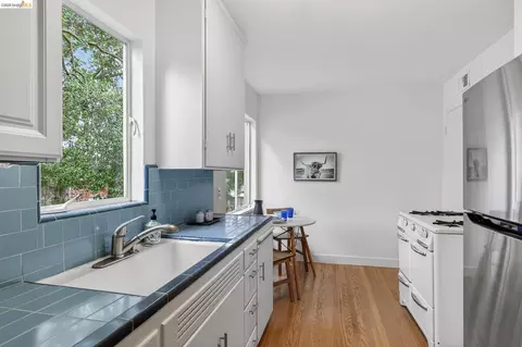 Kitchen - 1825 Highland Pl #1831, Berkeley, CA 94709 photo 2 of 3