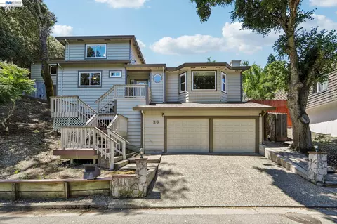 26 Oak Rd, Orinda, CA 94563