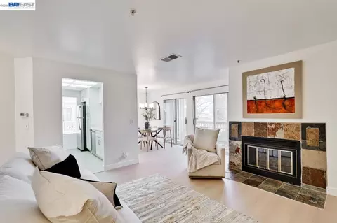 2709 Oak Rd #G, Walnut Creek, CA 94597