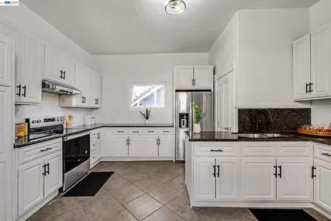Kitchen - 2248 E 22nd St, Oakland, CA 94606 photo 2 of 3