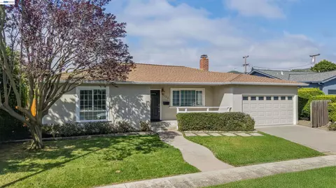 7482 Larkdale Ave, Dublin, CA 94568