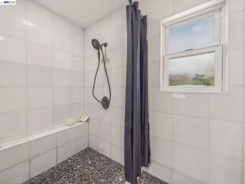 Bath - 7482 Larkdale Ave, Dublin, CA 94568 photo 3 of 5