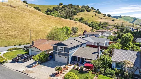 77 Barnes Ln, Fremont, CA 94536