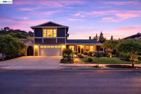 77 Barnes Ln, Fremont, CA 94536
