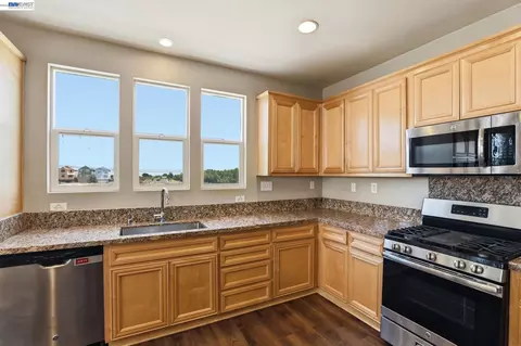 Kitchen - 710 Anne Marie Way, Isleton, CA 95641 photo 3 of 3