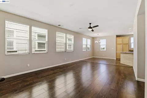 Living - 710 Anne Marie Way, Isleton, CA 95641 photo 1 of 3