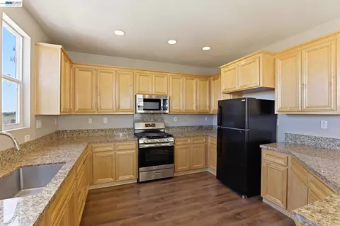 Kitchen - 710 Anne Marie Way, Isleton, CA 95641 photo 1 of 3