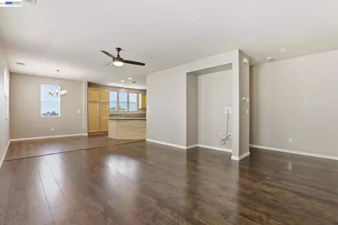 Living - 710 Anne Marie Way, Isleton, CA 95641 photo 2 of 3