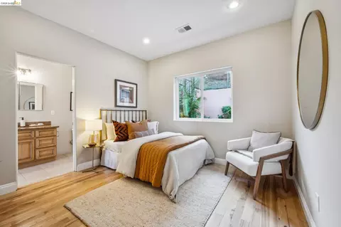 Bedroom - 6929 Bristol Dr, Berkeley, CA 94705 photo 4 of 7