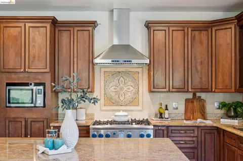 Kitchen - 6929 Bristol Dr, Berkeley, CA 94705 photo 3 of 4