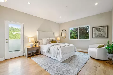 Bedroom - 6929 Bristol Dr, Berkeley, CA 94705 photo 6 of 7