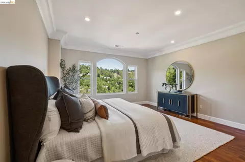 Bedroom - 6929 Bristol Dr, Berkeley, CA 94705 photo 3 of 7