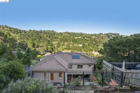Exterior - 6929 Bristol Dr, Berkeley, CA 94705 photo 9 of 12