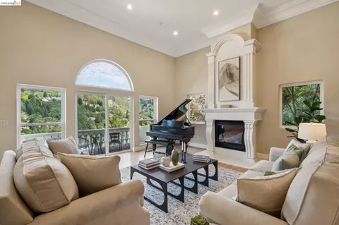 Living - 6929 Bristol Dr, Berkeley, CA 94705 photo 3 of 8