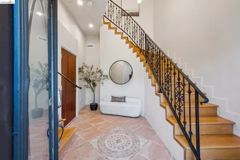 Entry Way - 6929 Bristol Dr, Berkeley, CA 94705 photo 2 of 4