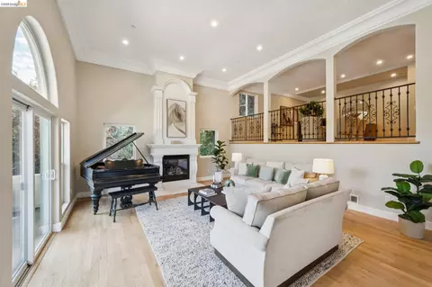 Living - 6929 Bristol Dr, Berkeley, CA 94705 photo 1 of 8
