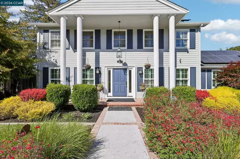 275 Deerfield Dr, Moraga, CA 94556
