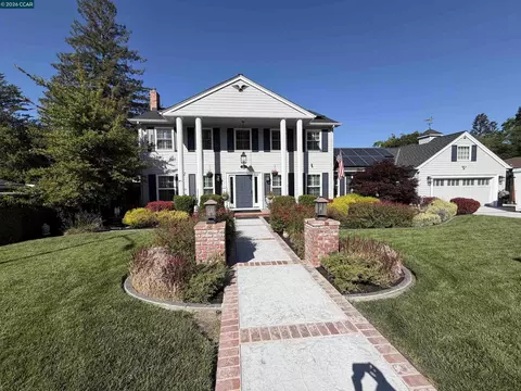 275 Deerfield Dr, Moraga, CA 94556