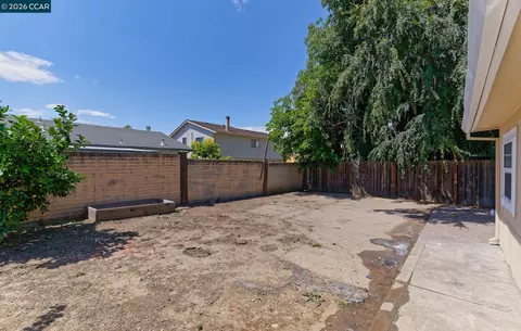 Exterior - 252 Madison Ave, Bay Point, CA 94565 photo 6 of 7
