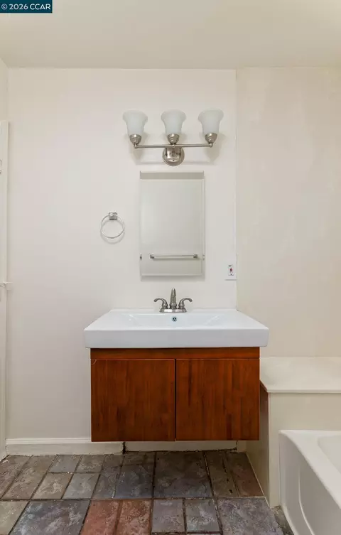 Bath - 252 Madison Ave, Bay Point, CA 94565 photo 2 of 2