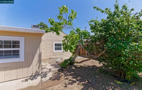 Exterior - 252 Madison Ave, Bay Point, CA 94565 photo 5 of 7